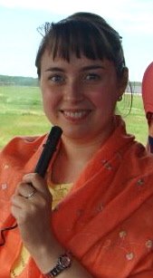 Елена_ Helen - はじめまして。私はエレーナと申します。サンクトの一番きれいな所を見せて、ロシア料理の一番美味しい食べ物をご馳走します。ようこそ！